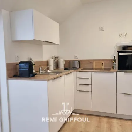 Apartman Hypolite 5 Elegant 80 Meters From Port 2 Guests